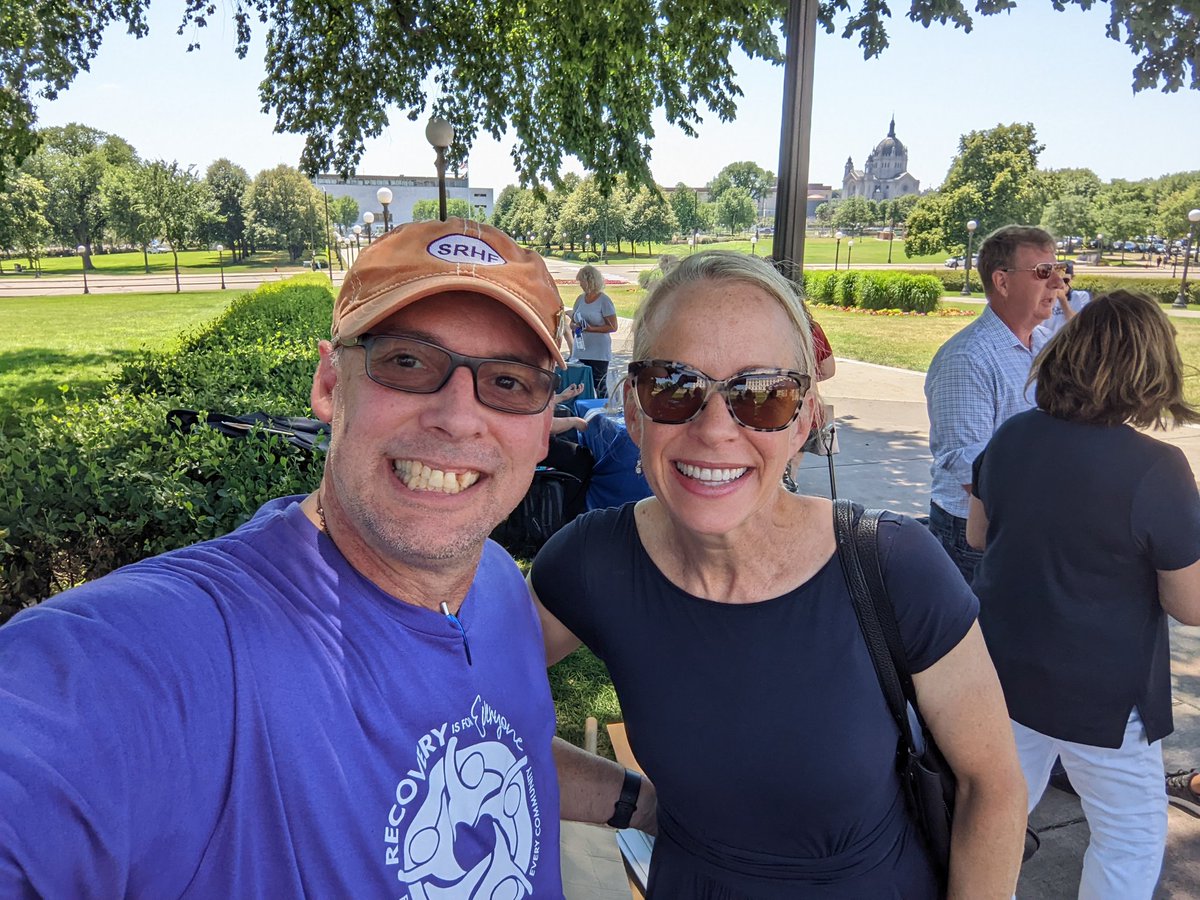 BoldRecovery's tweet photo. Good turnout for yesterday's #FentanylAwareness Rally at the @mncapitol. We provided attendees with peer recovery training information, handed out nasal #Narcan and @DisposeRx packets. #ThisIsWhatCommunityLooksLike #StopOverdoseDeaths #CarryNarcanNow #StevesLaw https://t.co/ayf5jVp5nB