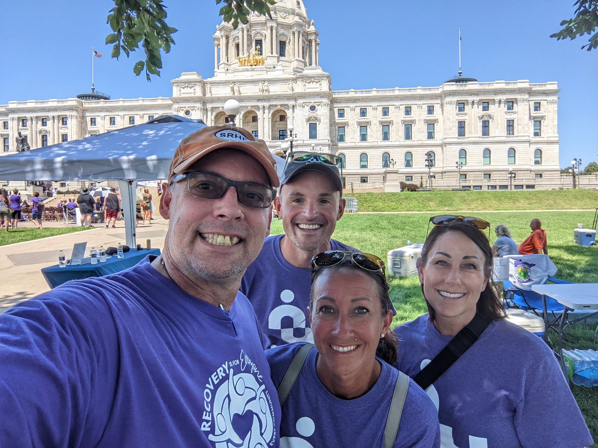 BoldRecovery's tweet photo. Good turnout for yesterday's #FentanylAwareness Rally at the @mncapitol. We provided attendees with peer recovery training information, handed out nasal #Narcan and @DisposeRx packets. #ThisIsWhatCommunityLooksLike #StopOverdoseDeaths #CarryNarcanNow #StevesLaw https://t.co/ayf5jVp5nB