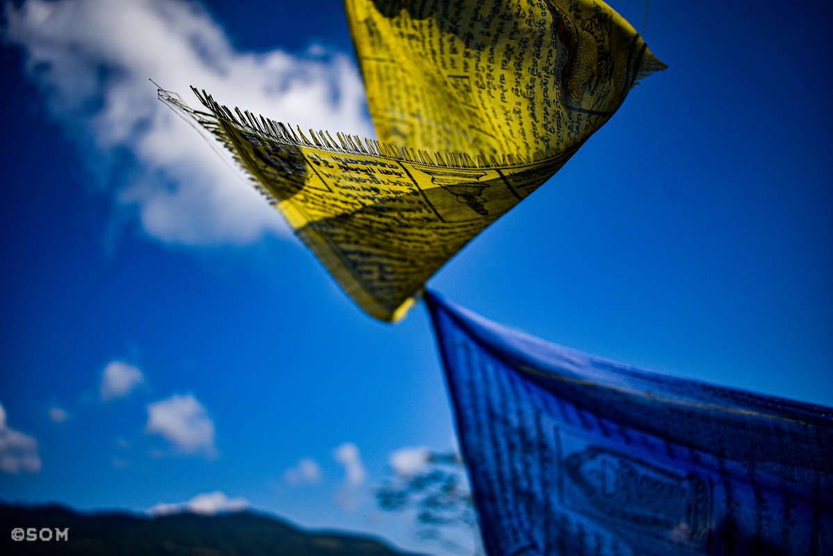Somnathcc's tweet photo. Weaving

Shot on @NikonUSA 
#Nikon #nikonphotography #nikonglobal 
Edited in @Lightroom 
#sky #blue #twitter #explorepage  #explore #photography #PhotoOfTheDay #flag #Buddhism #Buddha #cloudburst #Cloud https://t.co/83c2n6qMOD
