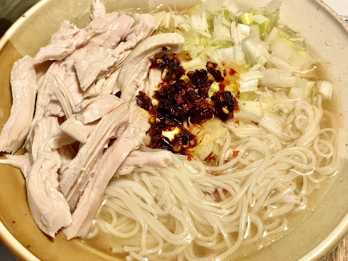 鶏出汁素麺うまい
蒸し鶏作っとくと肉汁たっぷりなのでおすすめ 