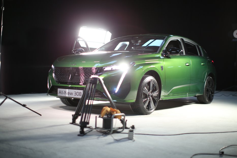 TPA_Stellantis's tweet photo. #onset #onlocation #lights #camera #action #stellantis #greencar #peugeot #lion #trainingvideo #marketingvideo #308 #stellantis #theperformanceacademy #mediateam #vateam https://t.co/AOYl3WO7sz