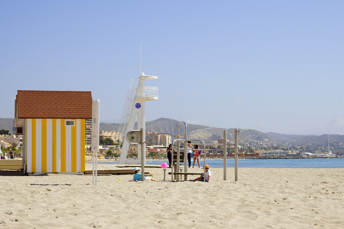 CampelloTurismo's tweet photo. ¡Buenos días! ¿Sabes que todo esto es El Campello? 23KM de costa dan para mucho... Centro histórico,  paseo marítimo, acantilados, montaña, playas urbanas...

#elcampello #elcampellosonríe #costablanca #comunitatvalenciana  #BackToSpain #playa #montaña #cultura #viajarenfamilia https://t.co/LQC7l2FtUW