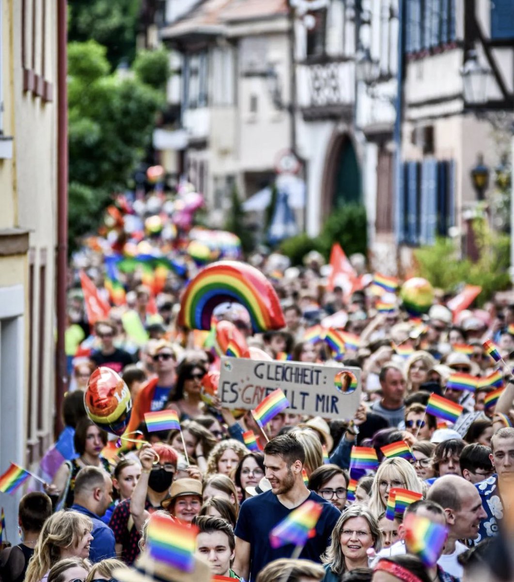 andereAnna's tweet photo. Interview zur #dorfpride 🚜👯‍♀️🪩🏳️‍🌈🏳️‍⚧️🚛🔊👯‍♀️🏳️‍🌈 zu #queeres Leben auf dem Land sichtbar machen bei @dlfnova 👉🏽🔊
https://t.co/bZ7839RDqL

#pride #csd #heidelberg #mannheim #ladenburg #csdma #csdrn #PrideMonth https://t.co/z8rzYeFUYG