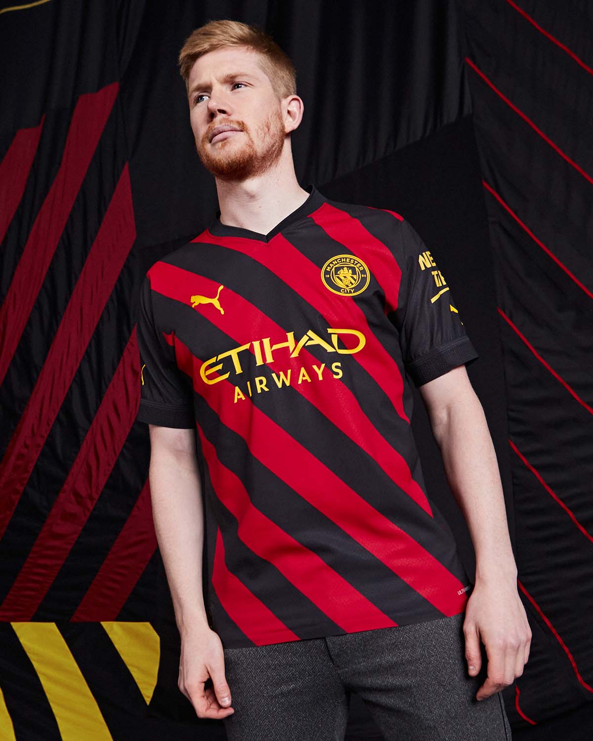 Hobart weefgetouw Wreed GOAL on Twitter: "Manchester City reveal their new away kit 🔴⚫️  https://t.co/WGFZ8qKCKz" / Twitter