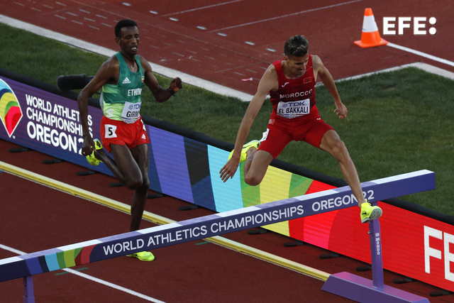 المغربي #سفيان_البقالي يحرز ذهبية سباق ثلاثة آلاف متر موانع ببطولة العالم لألعاب القوى المقامة حاليا بولاية أوريجون الأمريكية 

#البقالي