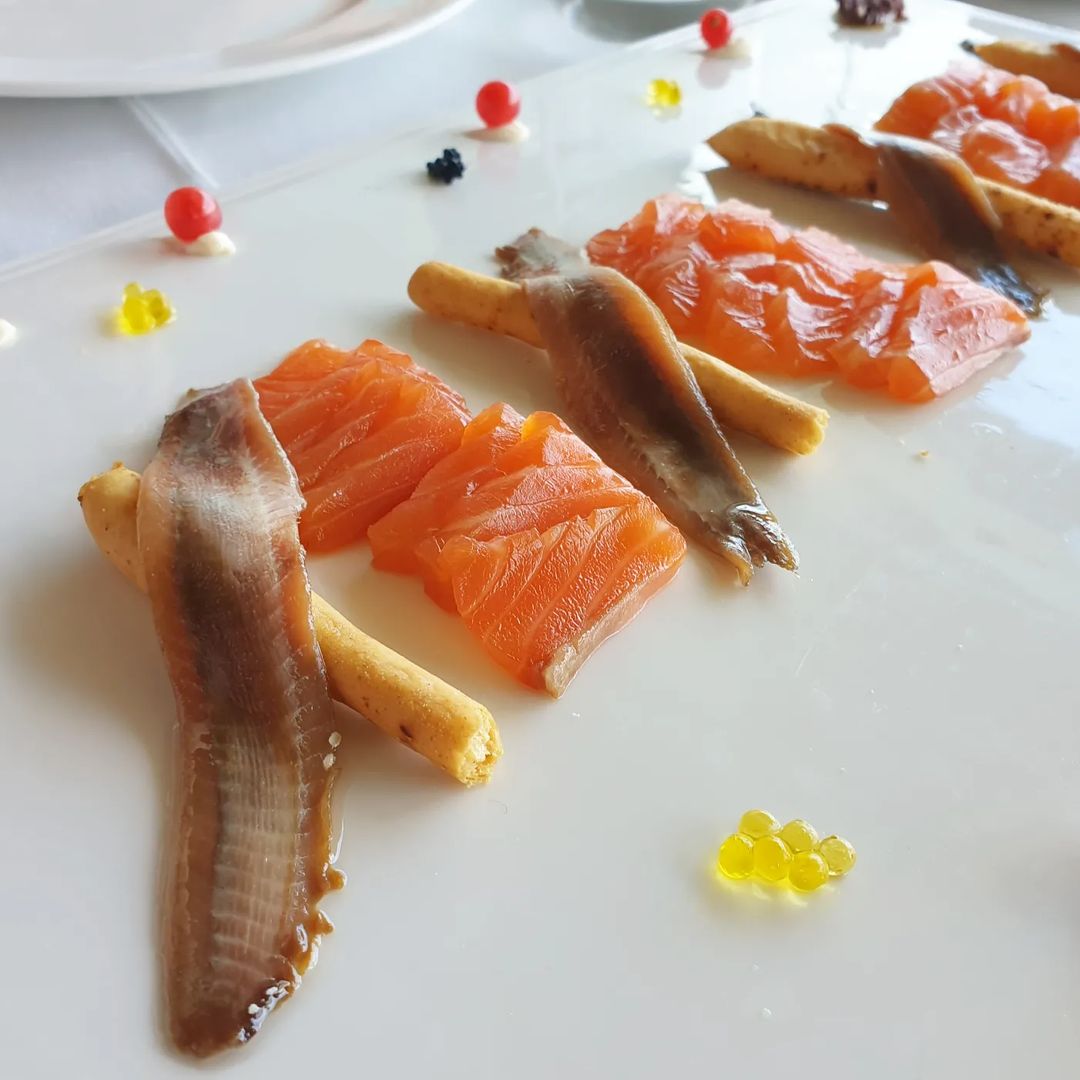 ¿Te gustaría descubrir sensaciones únicas a través de nuestra carta? 🍴✨ 

Experimenta las técnicas de vanguardia de alta cocina con los platos ideados por nuestro chef Elías del Toro. Experimenta 𝐀𝐛𝐚𝐝𝐞𝐬 𝐓𝐫𝐢𝐚𝐧𝐚. #TDSGastro