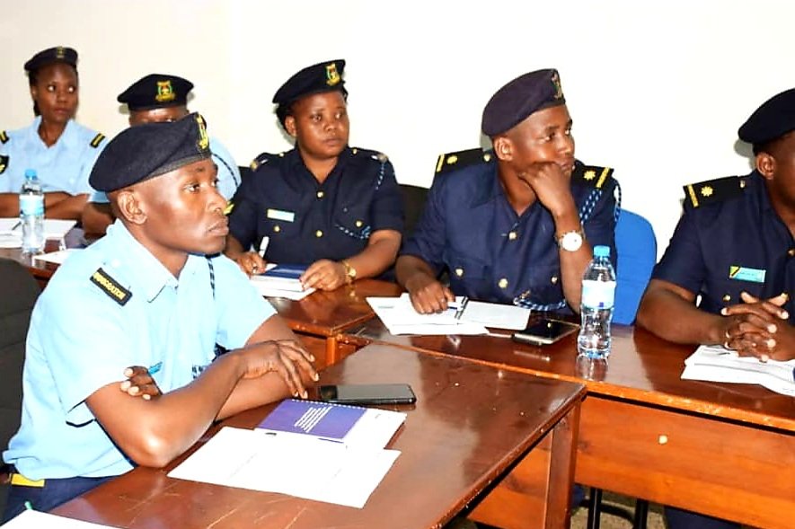 SufiQasim's tweet photo. 6-day training for 21 #ImmigrationOfficers from: #Mtwara, #Ruvuma & #Lindi kicked-off yesterday at #TRITA, #Arusha under a German funded project in Mtwara. The project also envisages building 5 #BorderPosts on the border between #Tanzania & #Mozambique to improve its management. https://t.co/Ro2dykcAyJ