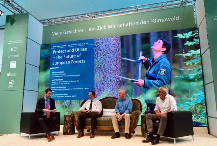 Franz_Thoma's tweet photo. Gestern spannende Gesprächsrunde auf der #INTERFORST geführt. Fazit: lasst uns die Zukunft unserer Wälder gestalten! 👏🏼🌲🌳🪵#ResponsibleForestry #AktiveWaldbewirtschaftung #Waldgestalter #ClimateChange #ClimateProtection #Wald #Forest @EUSTAFOR @CEPF_EU @BaySF_Direkt @LesyCR_ https://t.co/O9vE773PHc