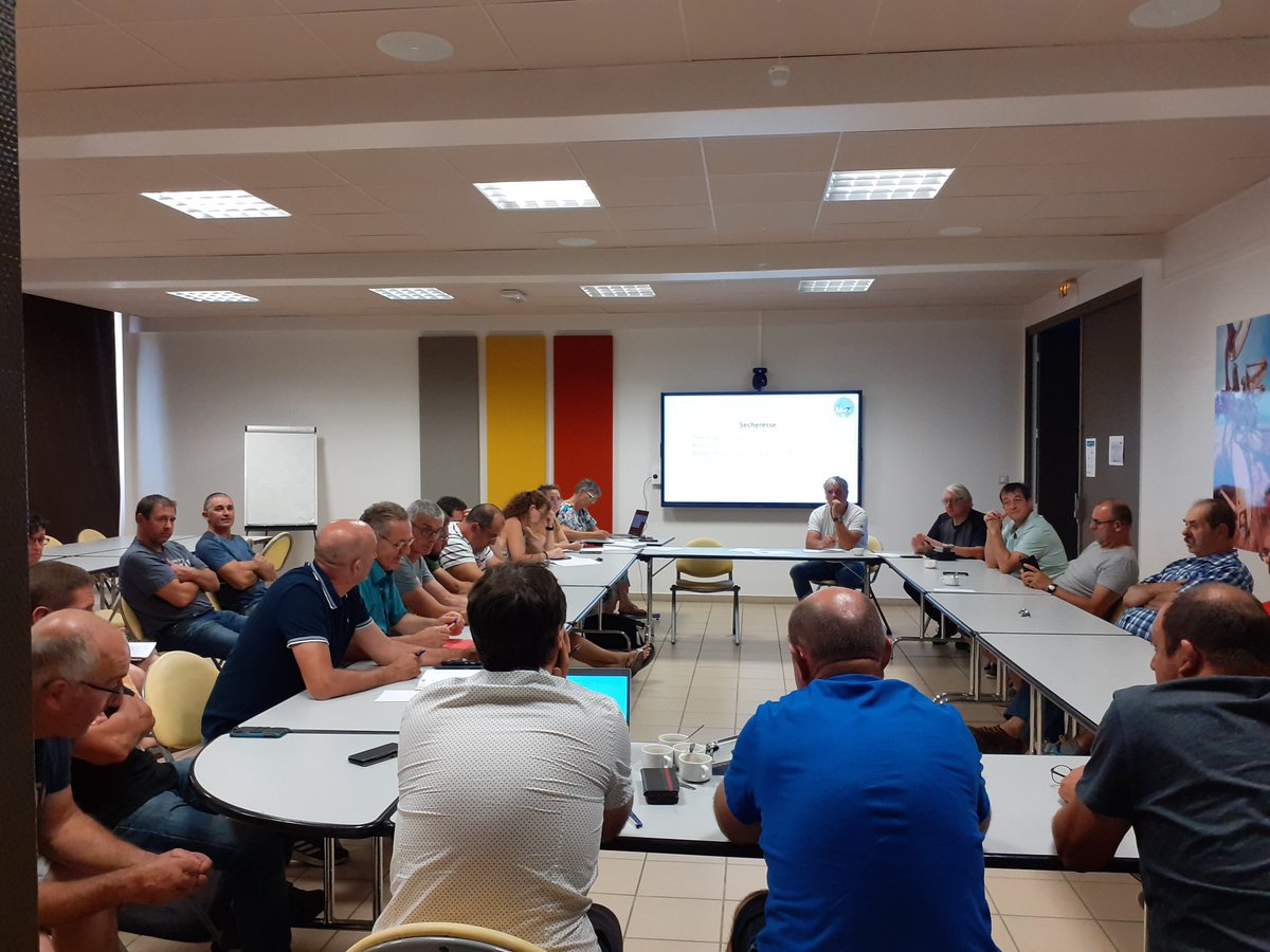 Fdsea43's tweet photo. Présidé par Claude Font, un conseil d'administration FDSEA43  sous le signe de la sécheresse, point sur la grêle , le plan de résilience MSA.... https://t.co/IgStNdmNJn