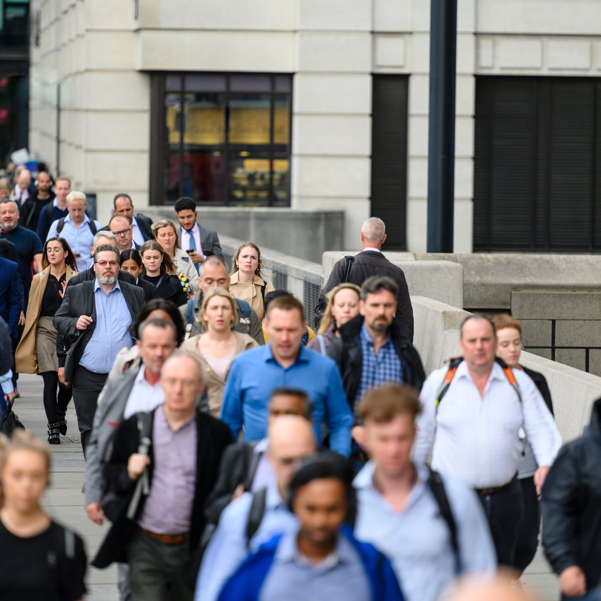 Discover the tips on staying safe whilst travelling into the office. 

theguardian.com/fashion/2022/j…

#heatwave #ukheatwave #london