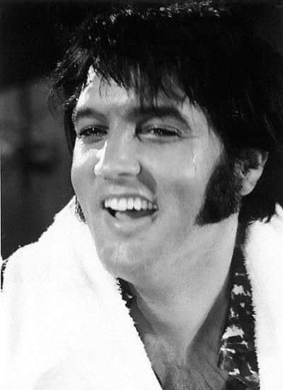 Julielouisesha1's tweet photo. Good morning all have a wonderful Tuesday  xxx  #Elvis2022 https://t.co/NnzHM1nDWL