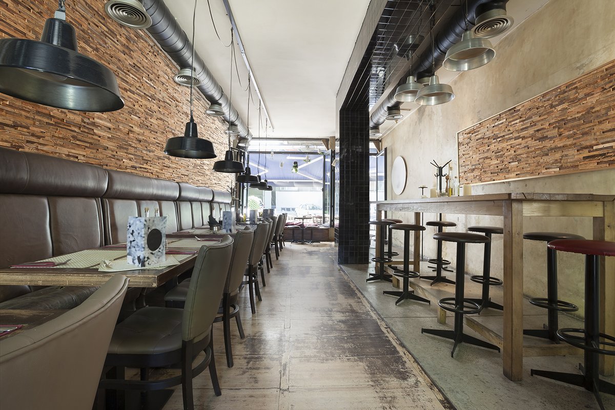 Thinking of transforming your business vibes? Reach out today! ➡️➡️➡️ info@audriniliving.com

#featurewall #interiordesign #reclaimedwood #statementwall #wallcladding #decorativewalls #shopdesign #storedesign #interiordesignerlondon #incognitopanels