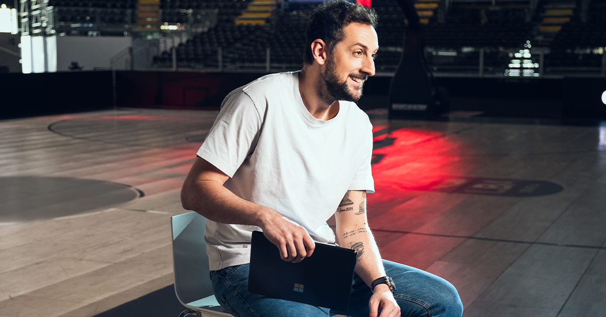 MicrosoftES's tweet photo. Marco Belinelli explica cómo Surface Pro 8 lo ayuda cada día a alcanzar sus objetivos y seguir sus pasiones. 🏀
#Originalbydesign
👉 Mira la historia: https://t.co/gMlmXvw6jw
@marcobelinelli
@Virtusbo https://t.co/b1dXwlCUee
