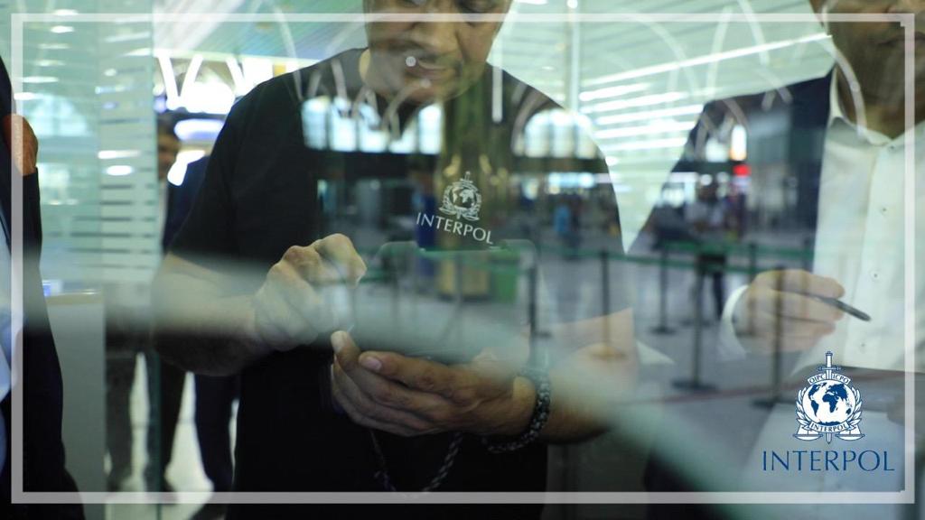 🇯🇴🇮🇶Operation Watchmaker: set up to detect &amp; prevent 💣bomb-makers &amp; illicit chem &amp; explosive materials transiting through border points in Jordan &amp; Iraq.
👫73,000+ people screened against local &amp; INTERPOL databases ➡️ 3 arrests
🛅18,000+ cargo screened ➡️ 3 hits + 1 detention