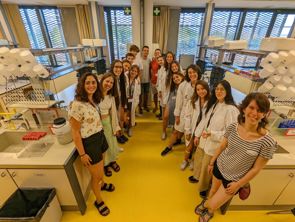 UPFbiomed's tweet photo. We are glad to have hosted a group of international students #BIYSC participating in the project "Synthetic biology: engineering life for new social and medical challenges" #synbio https://t.co/daWKw0ccRk
