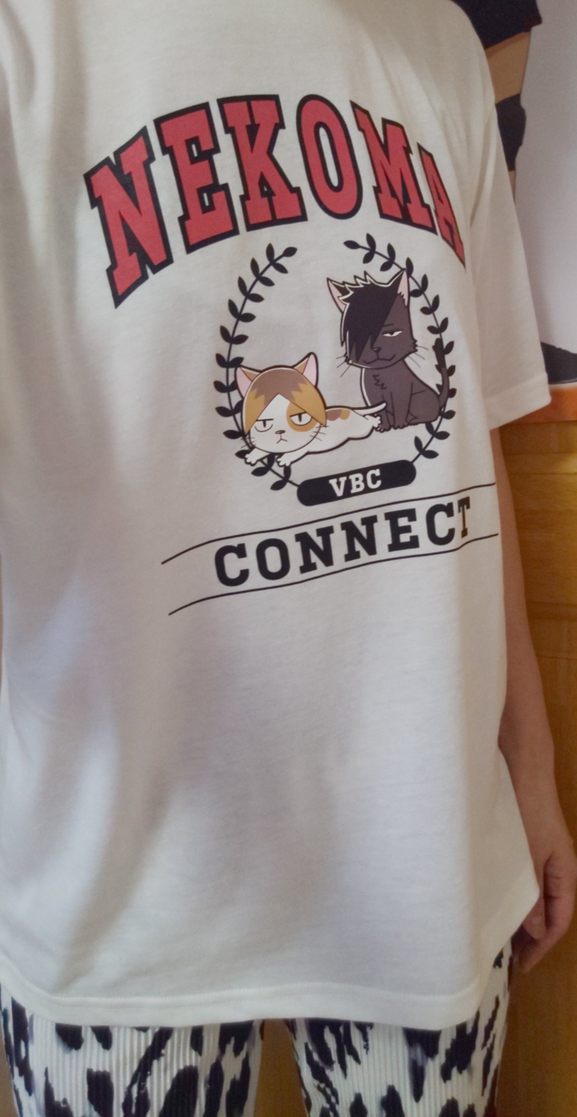 トム 猫 オンラインで注文していたtシャツを受け取りに行ってきた これで 10円 税込 なんだから しまむら最強と思ったわ お尻も隠れる長さ 2枚目の後ろに映ってるポスターは影山くんの脚w ハイキュー 音駒高校 しまむら T Co N5jxxbvtak