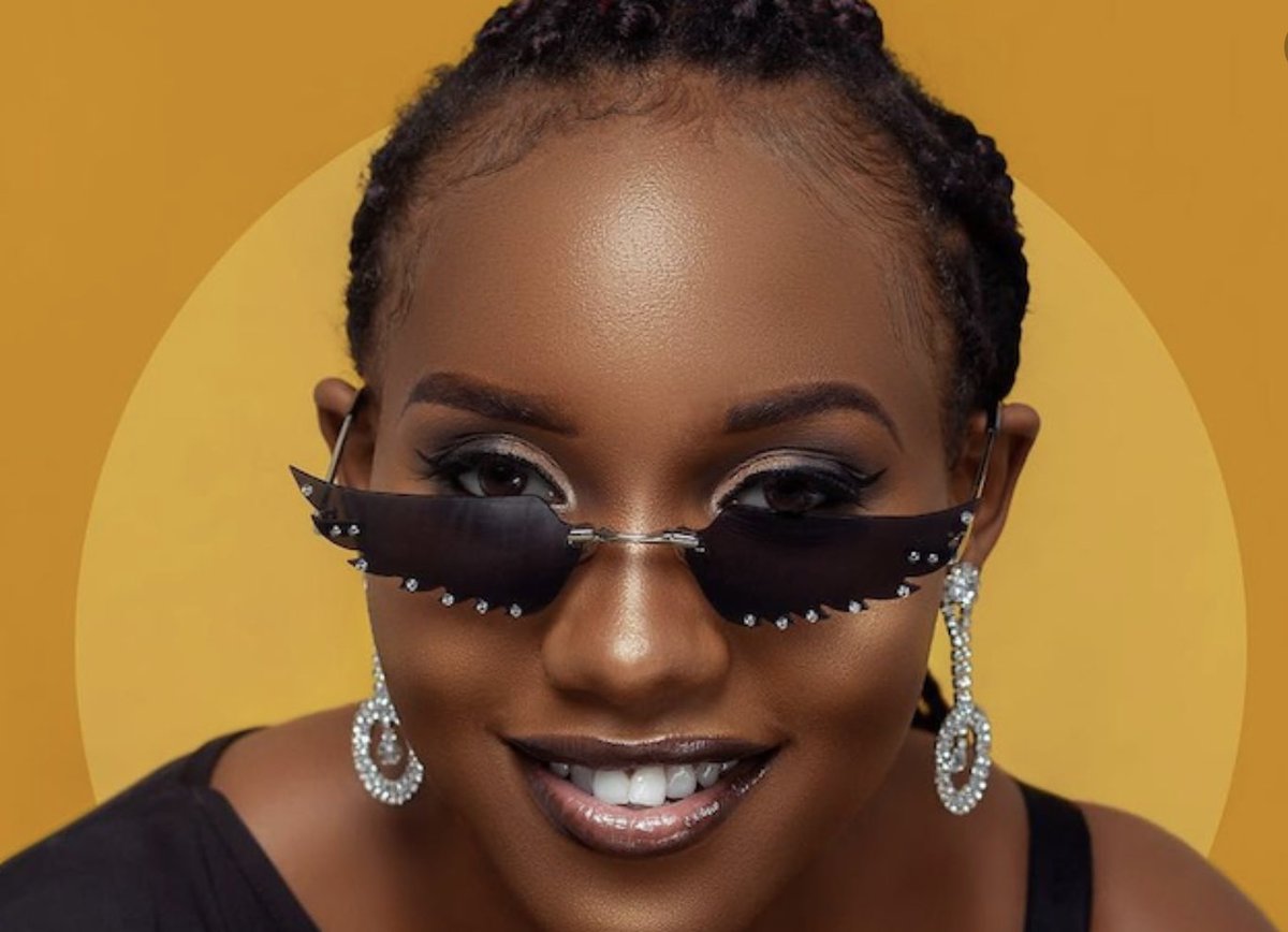 933kfm's tweet photo. #Dhook w/ @lynda_ddane
#NP ntibula
By @MarthaMukisaUg
Listen live https://t.co/En1ar9umjf
#TurntTuesday
#TuesdayVibes
#DHOOKwithLyndaDdane
Tune in π» π₯
#933kfm
#BetterInformation
#BestMusic https://t.co/F8X6GasxbK