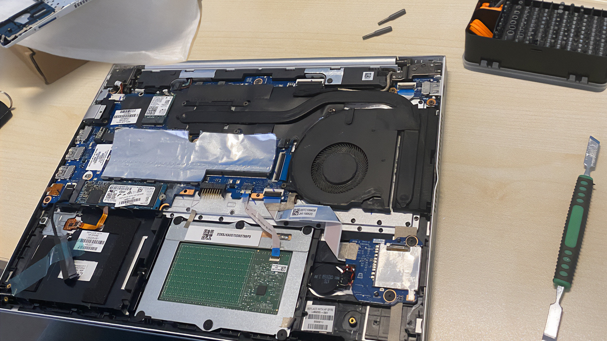 Engitel non è soltanto eccellenza del digital made in Italy.
In quello che facciamo ci mettiamo passione e, quando serve, ci sporchiamo anche le mani!