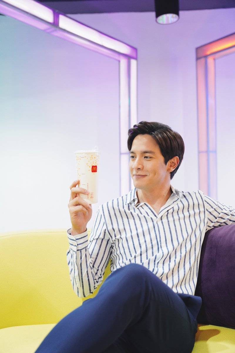 No straw, less waste! Simply flip the spout cover and enjoy your favorite beverage as McDonald's goes strawless. Drink without guilt, skip the straw and #SipItBetter!  #McDoGreenandGood