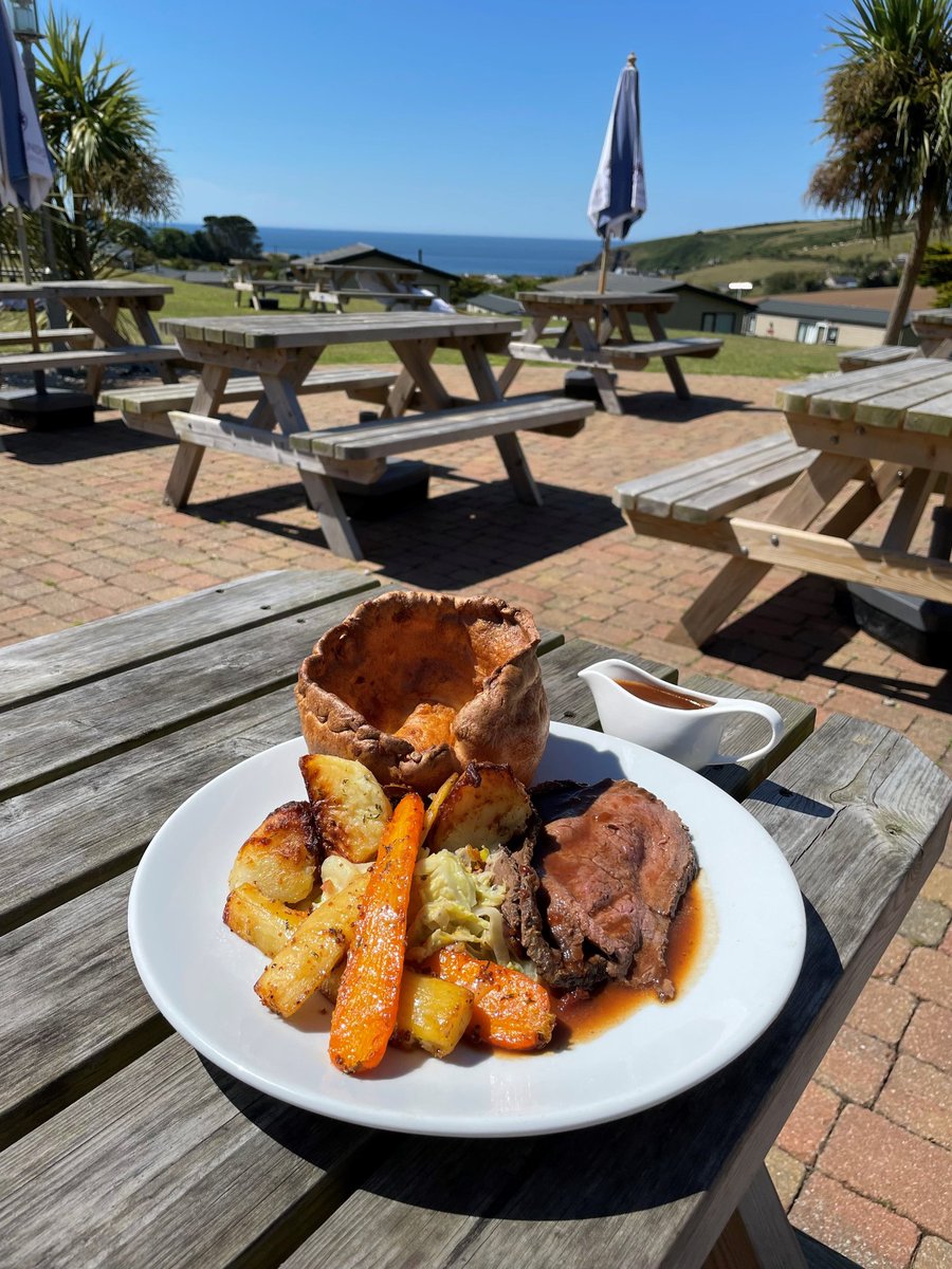 Too hot for a roast? No such thing when it comes to our roast dinner at Praa Sands Holiday Park. They’re far too good to resist! 🤤

📍 haulfrynholidays.co.uk/food-and-bever…