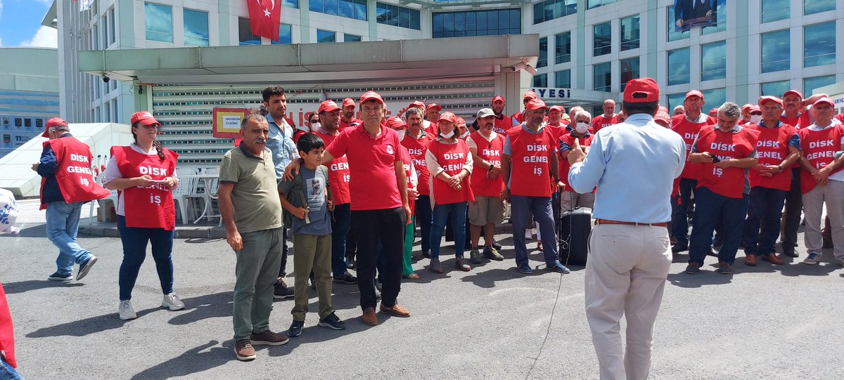 #GREVDEYİZ  bu gün 15. Gün destek veren tüm emekçilere teşekkür ederiz ZAFER DİRENEN EMEKÇININ OLACAK.