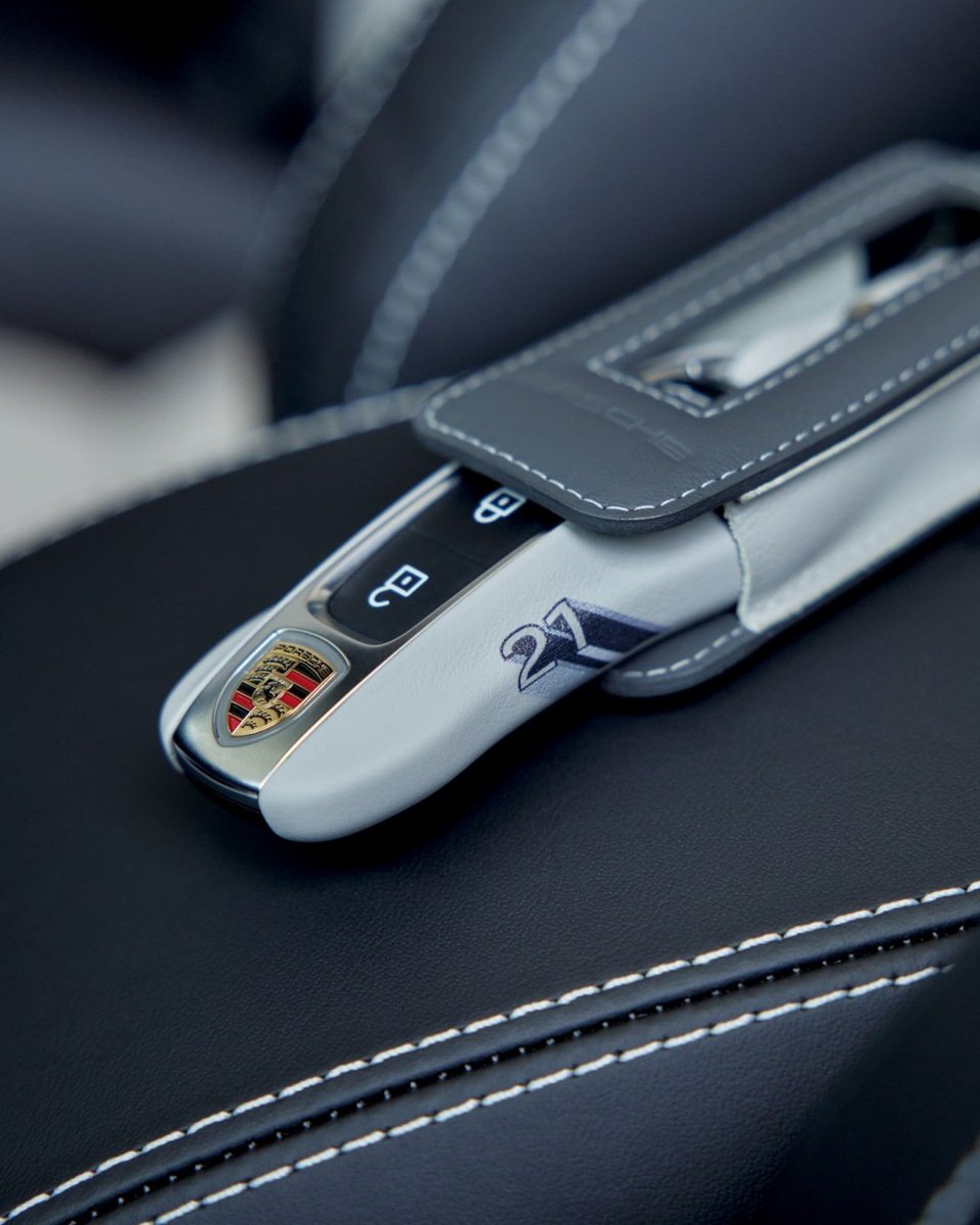 PorscheBeirut's tweet photo. Create. Personal. Style. You hold the key to your most bespoke #911CarreraSCabriolet yet. With #PorscheExclusiveManufaktur, unleash your creativity to turn 'a' Porsche into 'your' Porsche.
#Porsche #Sonderwunsch #911CarreraS #PTS #PaintToSample #CreatePersonalStyle #Bespoke #CXX https://t.co/YLSapsPsEK