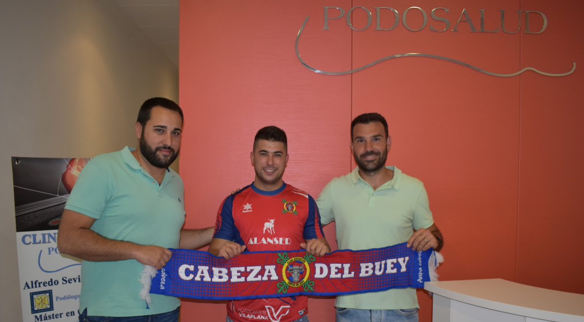 🔴🔵 Renovación 🔴🔵
Víctor Sánchez-Arévalo "Socio" <a href="/Socio___/">Victor Sanchez</a> vestirá la camiseta del C.D. Cabeza del Buey una temporada más
Jugador de banda, rápido, buen remate, desborde, carácter y sobretodo un jugador de la casa que nos dará muy buenos momentos en el campo ⚽
#aupacabeza