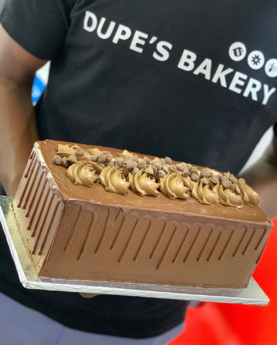 dupesbakery's tweet photo. Tried our RLC (Rectangle Layer Cake)? 🥰
•
•
Flavors available are 
Red velvet 
Cookie crumble 
Chocolate
•
•
Price; 15,500
•
•
Delivery available and cost of delivery depends on location. (We DO NOT use bikes to deliver cakes with buttercream) pick up at Opebi Ikeja https://t.co/cdihflgUFe