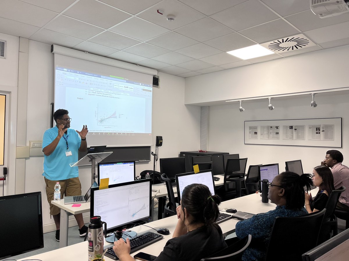 BinxiePeterson's tweet photo. Hands-on training in machine learning with @EkpeOkorafor @DataSciSchools @ictpnews @CODATANews @resdatall #DataTrieste2022 https://t.co/Tq5joJu9tq