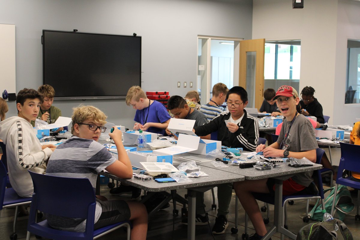 accel_ncssm's tweet photo. Morganton campers are really engaged in forensics and robot building.
 #SummerAccelerator #NCSSMSummer https://t.co/VuKytjIA32