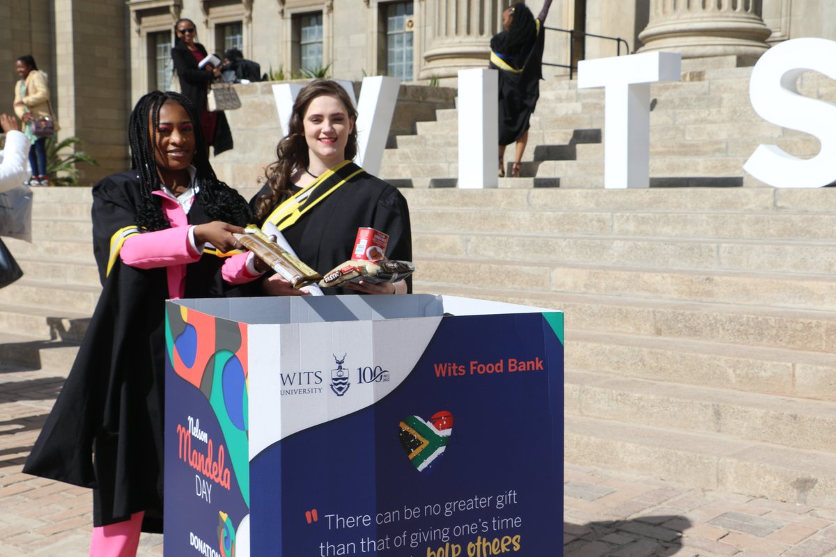 WitsUniversity's tweet photo. "Do what you can, with what you have, wherever you are" - Nelson Mandela
Have you spotted the #gradngive donation bin yet? It's outside the Wits Great Hall. Please join the Wits challenge by donating to #WitsFoodBank
#WitsForGood #WitsGrads #NelsonMandelaDay2022 https://t.co/hEgiaSFq1q