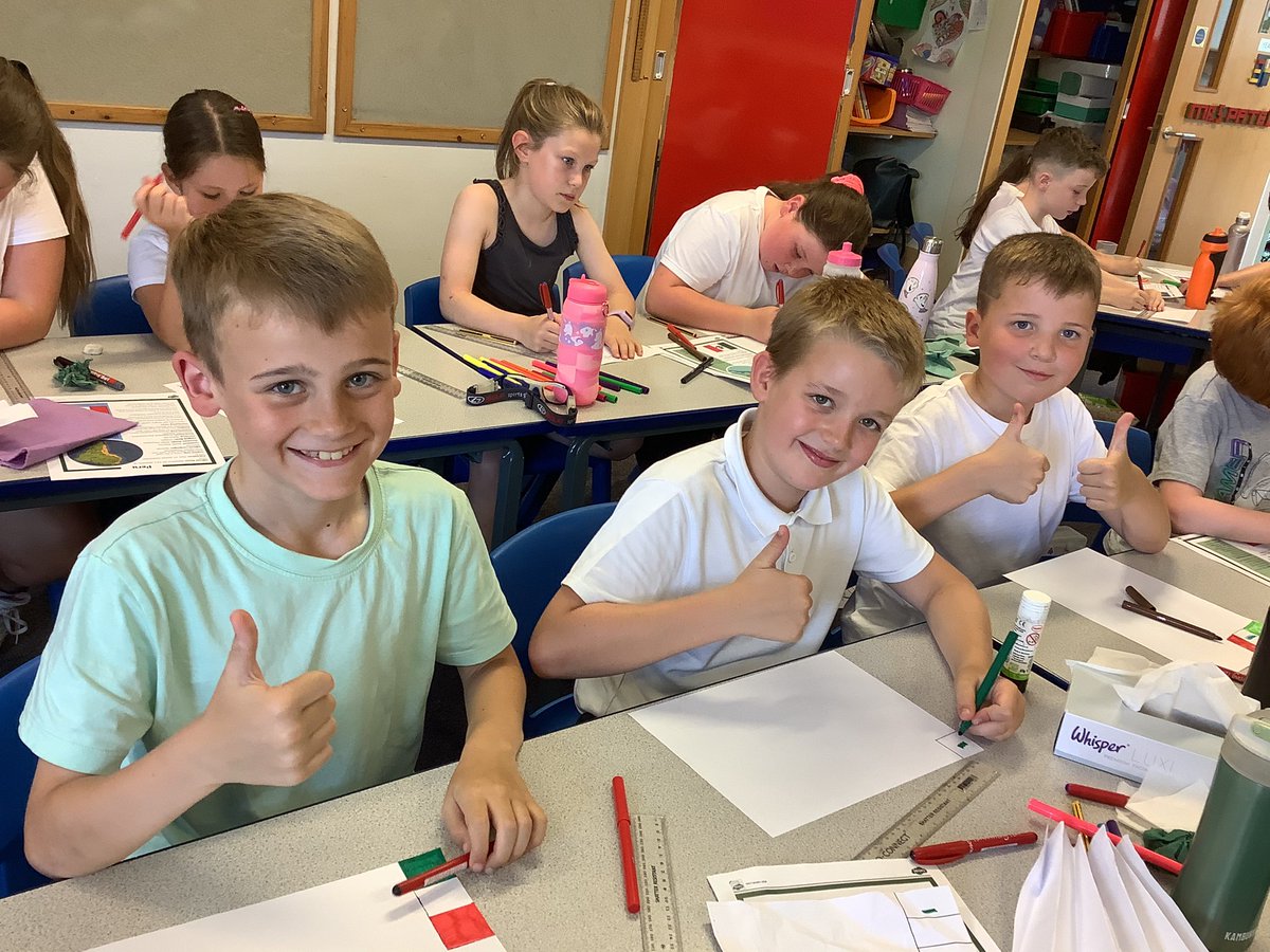 y3Torrisholme's tweet photo. Round 2 on Spanish Day here @TorrisholmeCPS and look at these cheerful chaps from Year 4 who made my first year at Torrisholme most welcoming. They’re now almost as tall as me!! 
We have Spanish music playing and learning heaps about Mexico, Argentina and Peru 🇲🇽 🇦🇷 🇵🇪 https://t.co/O0rl8hHwAc