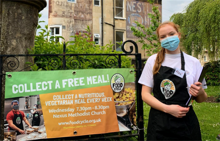 Congratulations to Economics student Alex Gipp on being awarded the <a href="/LBGplc/">Lloyds Banking Group</a> Lloyds Champion Award for graduating Lloyds Scholars! 

Alex received the award for her "outstanding efforts" in volunteering throughout her studies. thesubath.com/news/article/t…

<a href="/thesubath/">The SU Bath</a> <a href="/AgeUK/">Age UK (now @age_uk)</a> <a href="/foodcycle/">foodcycle</a>