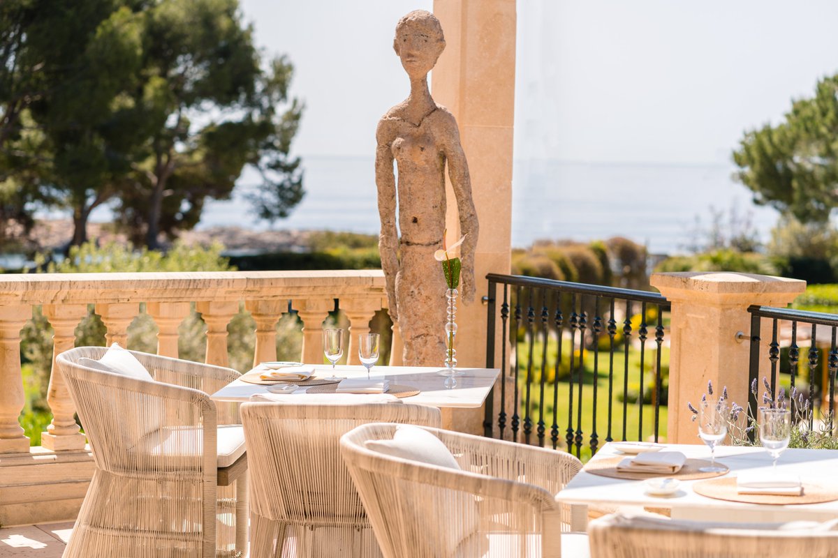 Este verano te espera en Mallorca te espera un destino gastronómico imprescindible 👉 Es Fum en #TheStRegisMardavallMallorcaResort 🔥🍴
#GastroMadrid 🔝 #Restaurante #IslasBaleares #Mallorca #EsFum <a href="/miguelnavada/">Miguel Navarro</a> #DestinoGastronómico 🤙 #Gastro #Planazo
elblogdegastromadrid.com/es-fum-mallorca