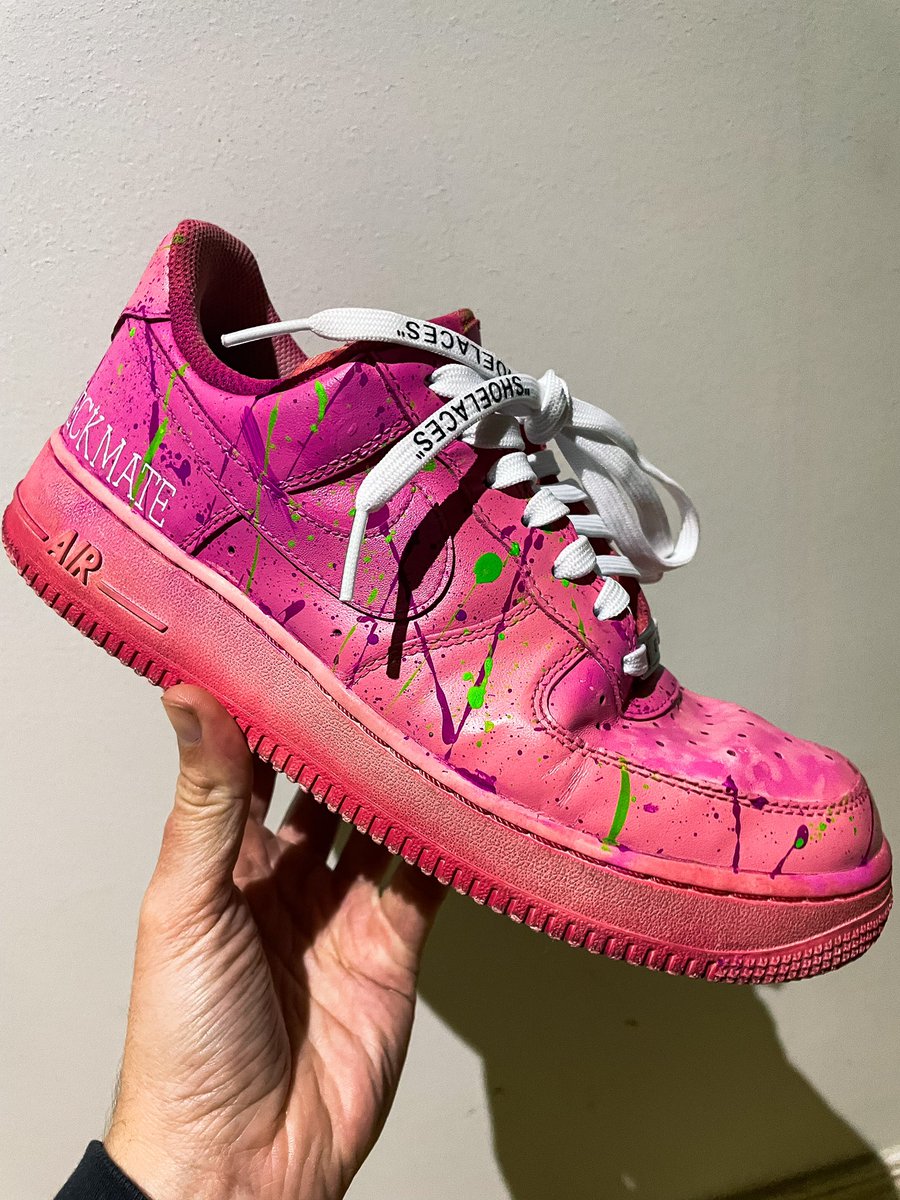 Paige_pagius's tweet photo. Created a pair for #ITZY #ITZY_SNEAKERS video coming soon… #nike #customshoes https://t.co/anzBj13LDK