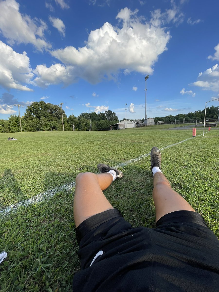 have a really good feeling bout this season. grinding everyday for this. 7am workouts. 11pm workouts. stayin up watchin film.  really gon pay off soon🚶🏼‍♂️
#glorytogod