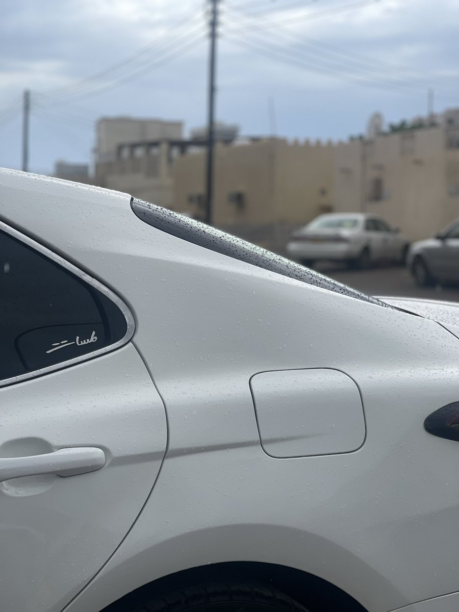 معكم واحد متحسف على ريالين ونص مال غسيل السياره