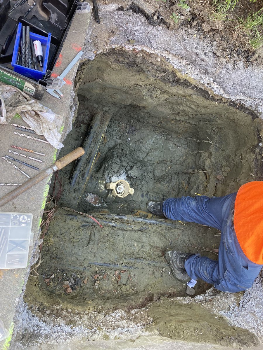 Réparation de nos robinets de réseau sur l ‘#AILilleMétropole.Merci Laurent W pour ton expertise et ton accompagnement auprès de Hyad H.#GRDFNO #DRNO <a href="/alexperdrix/">APerdrix</a> <a href="/guiglemaire/">Lemaire</a>