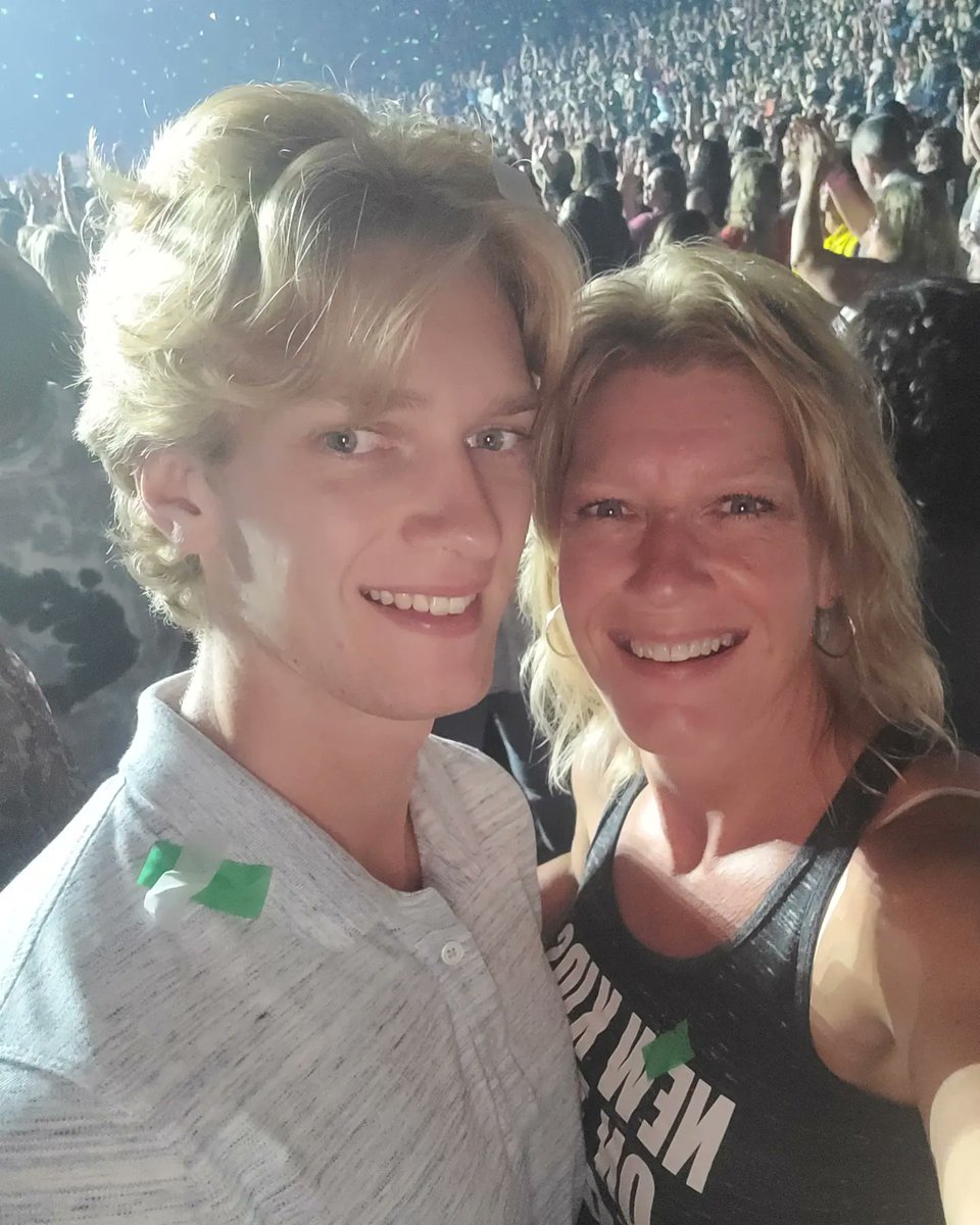 Kimmychicks's tweet photo. @DonnieWahlberg @joeymcintyre @dannywood @JonathanRKnight 
For all his almost 20yrs, my son has watched me go to more concerts than I can count! Buffalo, he came!! And I quote "the guys were really good, the crotch grabbing, ass shaking, and ab showing make BHs wild!!"🤣 https://t.co/gnwyRfdhJU
