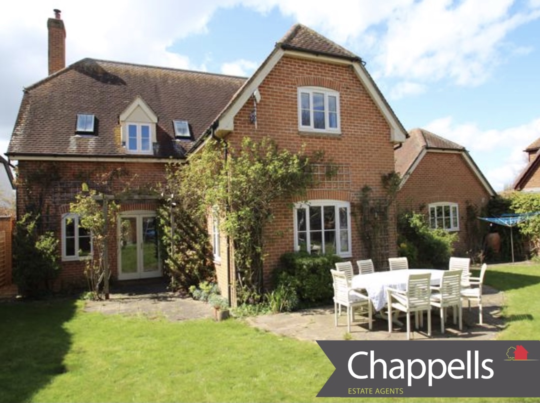 Chappells_EA's tweet photo. Could this be your forever home ? 💚

With four reception rooms and high vaulted ceilings - this could be a beautiful family home 🏠 

Guide Price £950,000 💫

Call our sales team today for more information 📞

☎️ 01793 618070
👨‍💻 https://t.co/ISAG3D0STt https://t.co/1lJE67Nunt