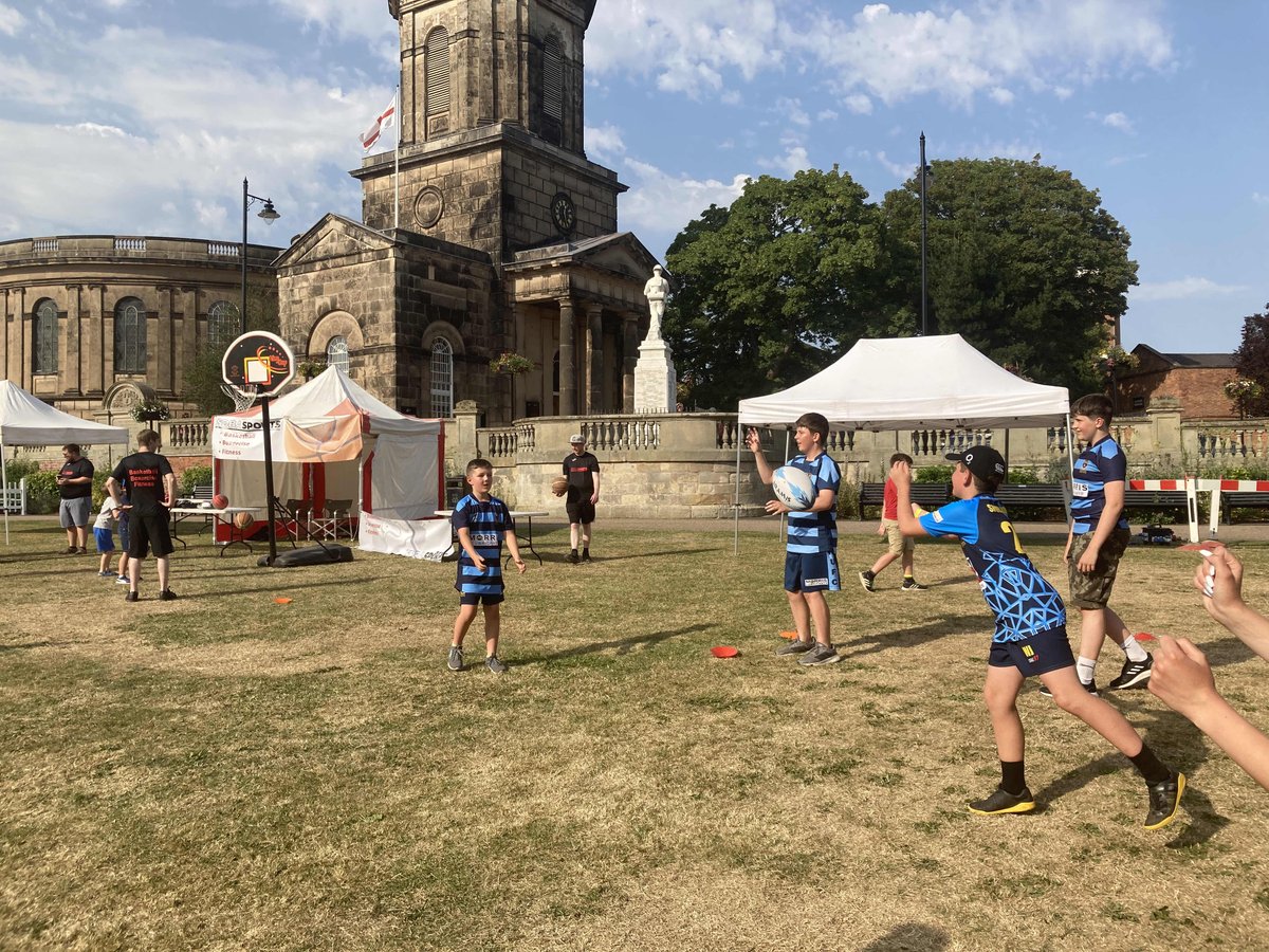 EnergizeSTW's tweet photo. @SwimShrewsbury along with Shrewsbury Athletics Club, @PengwernBoat and @ShrewsburyRugby were at the #QueensBatonRelay promoting their activities and how people can get involved. #eliminatinginactivity https://t.co/nwALjYmJrs