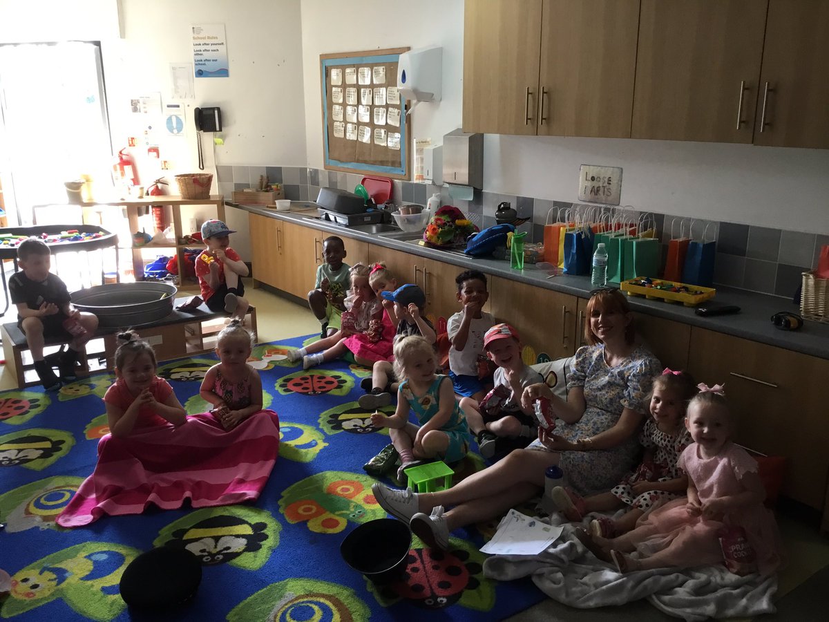 A lovely last day in Nursery, party food, props, gifts and games! 🎉 Thank you so much to all of the parents and we hope you have a fantastic Summer ☀️ #summertime #lastdayofterm <a href="/CroxtethC/">CroxtethCPS</a> <a href="/RainbowEduMAT/">Rainbow Education MAT</a>