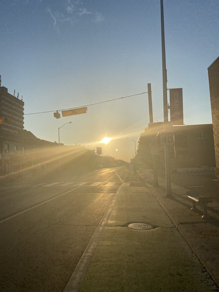 BicycleMayorTO's tweet image. #GoByBikeToronto 

I’m pretty sure there is someone on a bike in front of me.

#Morning #DestinationDanforth #BikeTO