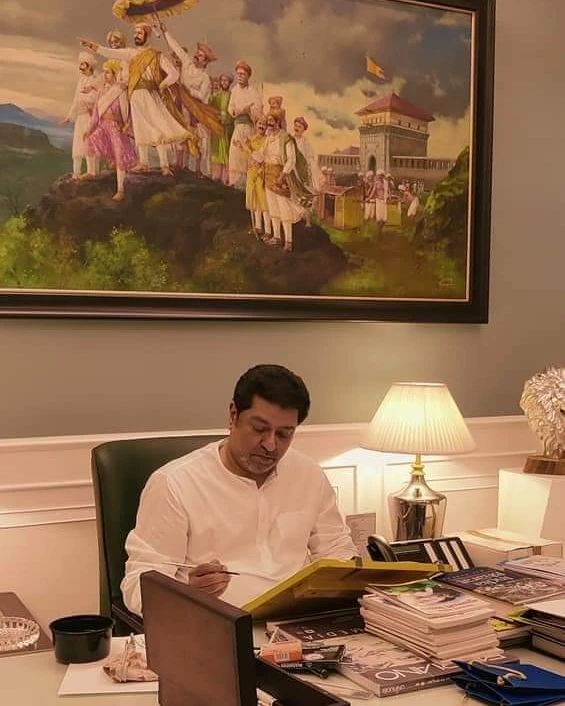 ROHITMNS205's tweet photo. काही तरी खास पाहायला मिळणार अस वाटतंय..! 
#ActionModeOn #RajThackeray #MNS
@mnsreport9 @MNSNewsLiv @pranavwagh_ @nikhil_mahale_ @mns_yuva https://t.co/ZkihgA3aWH