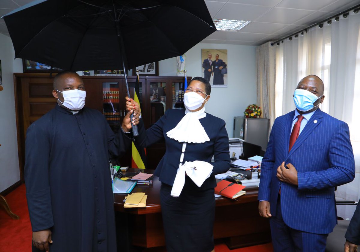 Priests from Our Lady Queen of Virgins Kisubi Catholic Parish led by Fr.Francis Xavier Kikomeko called on me this afternoon in my office. I want to thank them for sparing time to come and pray for me and I pledge my support and that of @Parliament_Ug to the Church always.