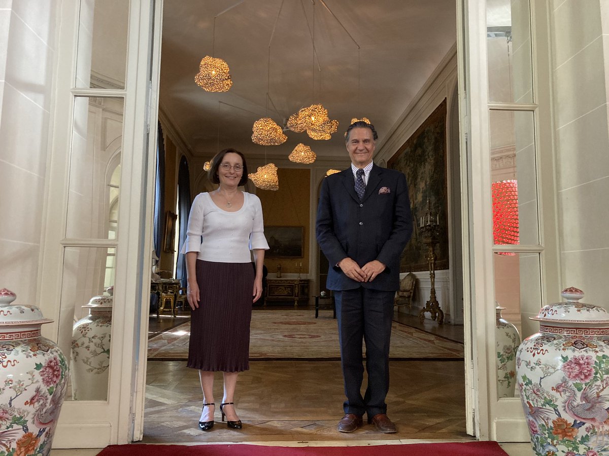 En ce jour historique, j’ai eu l’honneur de remercier mon collègue portugais pour tout ce que son pays a fait pour que la Macédoine du Nord ouvre les négociations avec UE et pour tous les efforts afin d’approfondir nos relations bilatérales lors de ma mission diplomatique 🇲🇰🇪🇺🇵🇹