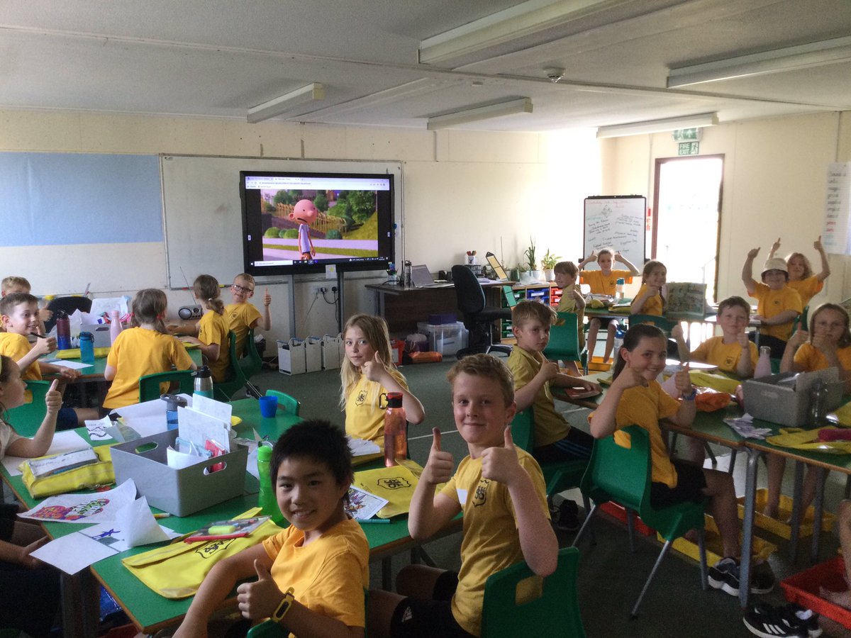 SouthWellfield's tweet photo. Keeping cool in Year 4 😎🆒 as it is such a hot day we thought the children could do with a little cool down whilst clearing out their drawers! ☀️ https://t.co/teGsjfkS2x
