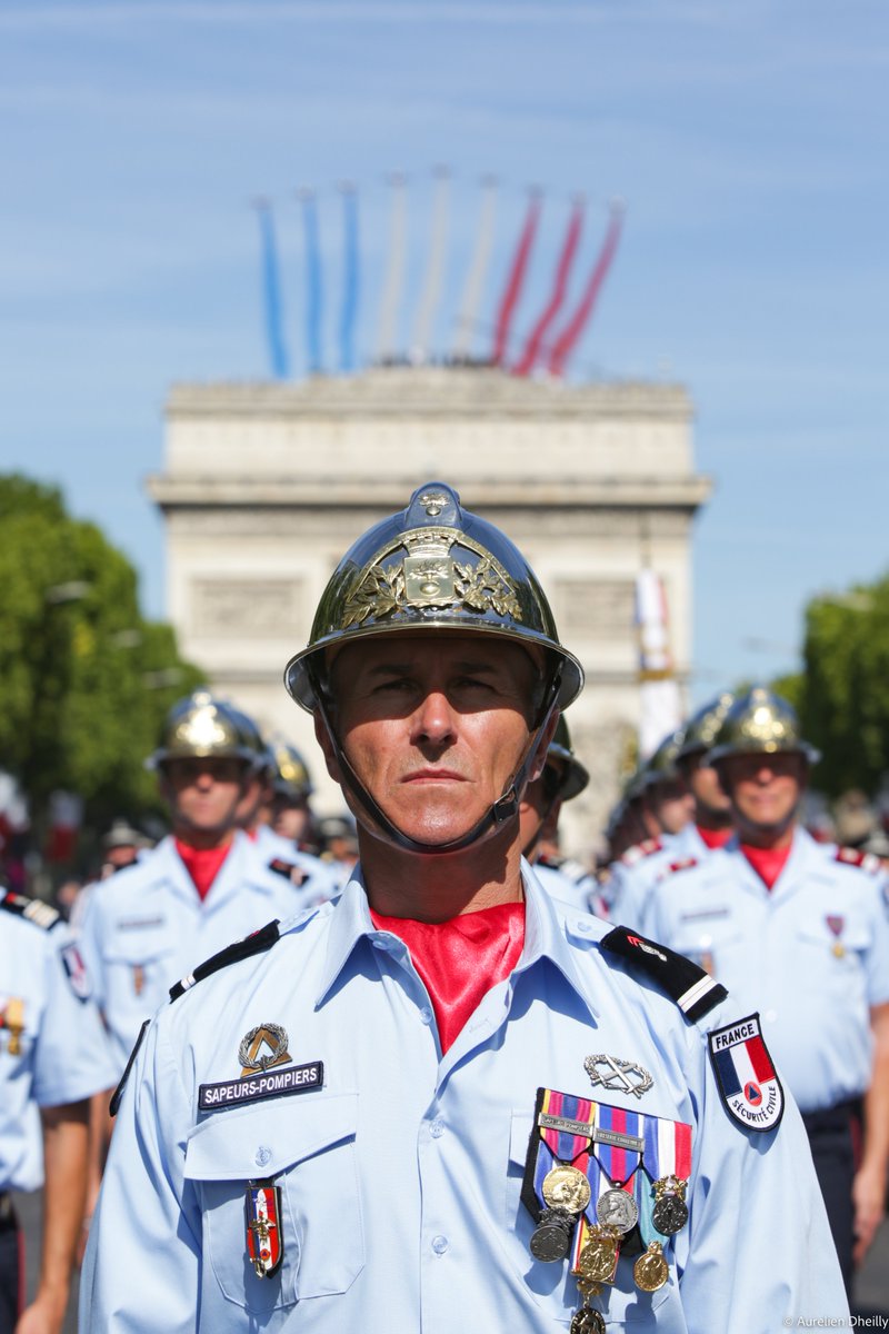 Pompiers60's tweet photo. #MardiConseil ☀️On reste au frais, on s'hydrate, on prend soins de ses proches et on partage l'album du #14juillet2022 avec le 15ème Bataillon des Sapeurs-Pompiers de France! 

L'album complet sur: https://t.co/Qm3Y3rMH6v https://t.co/gNQwKJWt3a