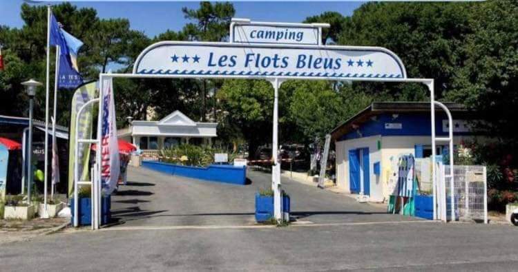 colere33's tweet photo. 🔥 Le célèbre camping des Flots Bleus détruit par les flammes.
#incendies #LaTestedeBuch #pompiers33 https://t.co/mYnMFHQrhI