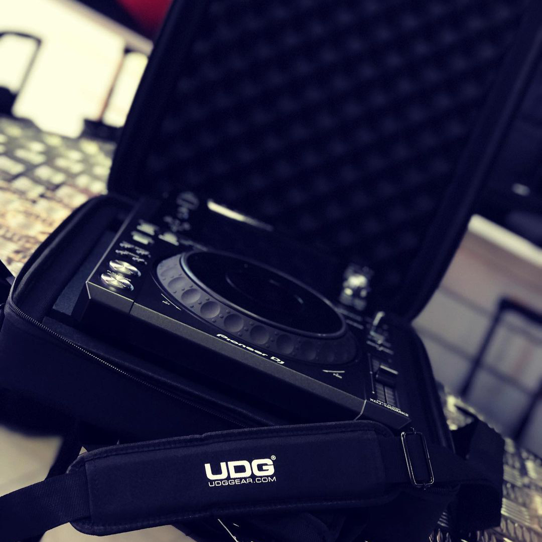 udggearcom's tweet photo. Durable case solution that fit's the Reloop Elite, Denon SC5000 Prime, Pioneer DJM-S5, DJM-S7

@udgargentina #UDG #UDGGEAR #Deejay #Producer #DJLIFE #UDGonTheRoad #DJonTour #hardcase #battlemixer #cdj #cdplayer #mediaplayer #pioneerdj #djm #serato #rekordbox #traktordj https://t.co/W0V0eDtyLQ
